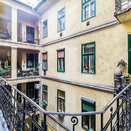 Bpr Colorlib Art Apartment Budapest Bagian luar foto