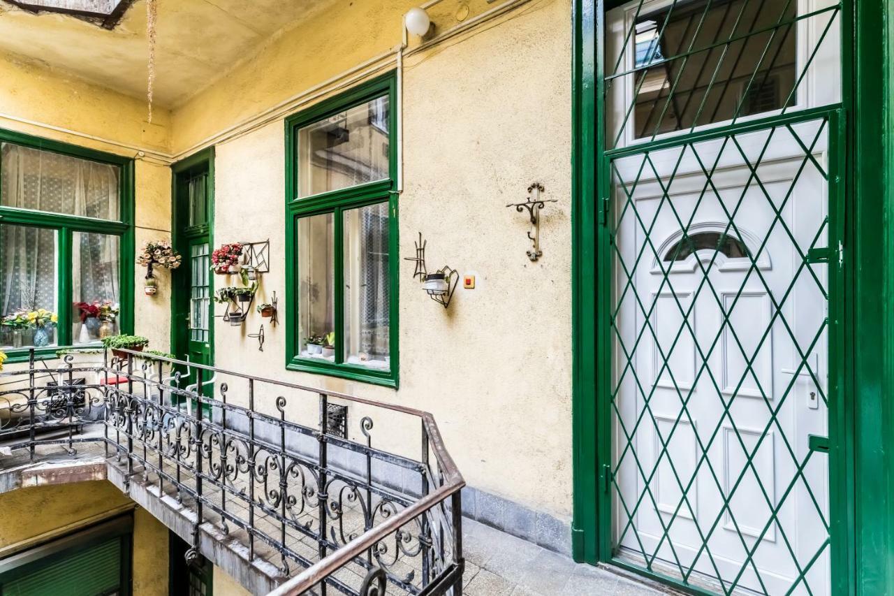 Bpr Colorlib Art Apartment Budapest Bagian luar foto