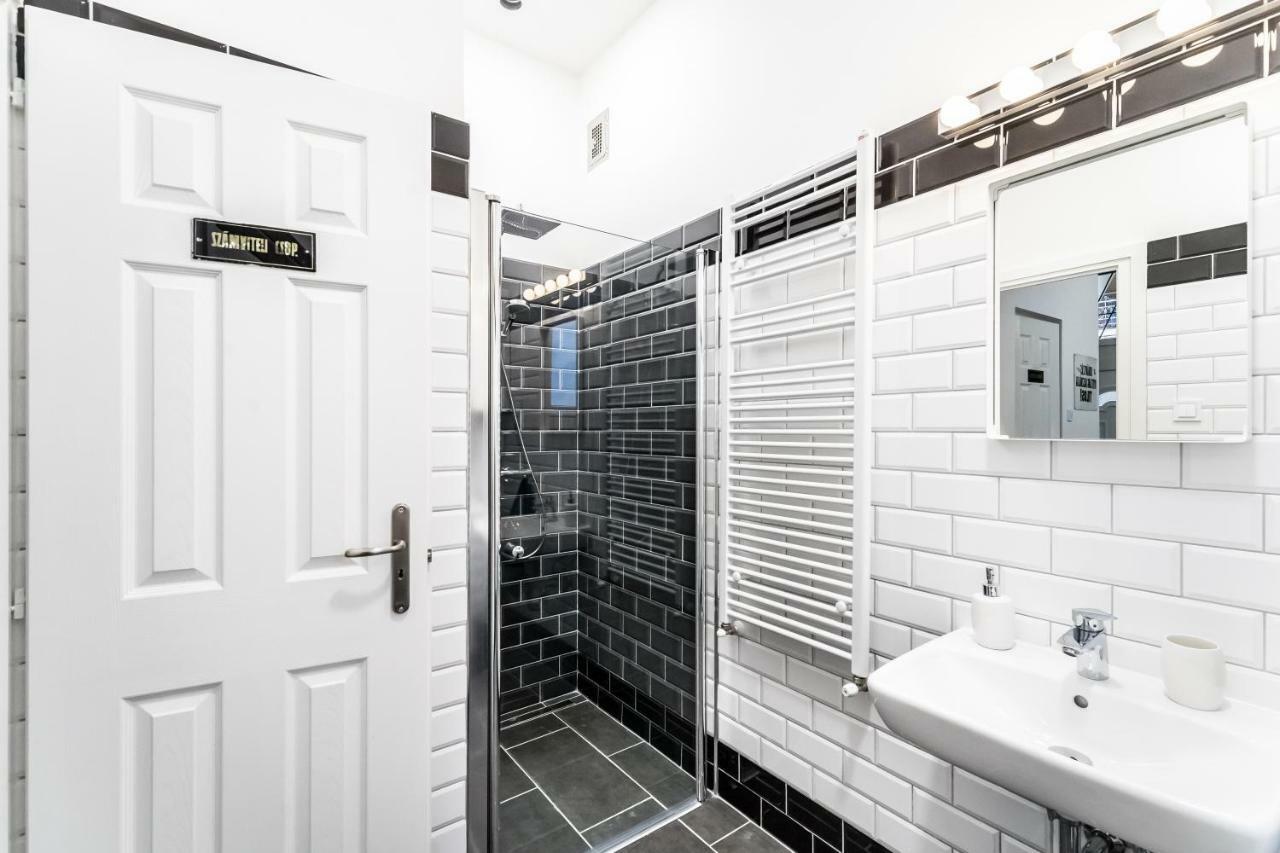 Bpr Colorlib Art Apartment Budapest Bagian luar foto