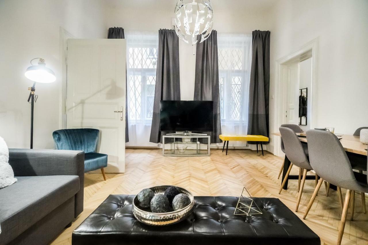 Bpr Colorlib Art Apartment Budapest Bagian luar foto