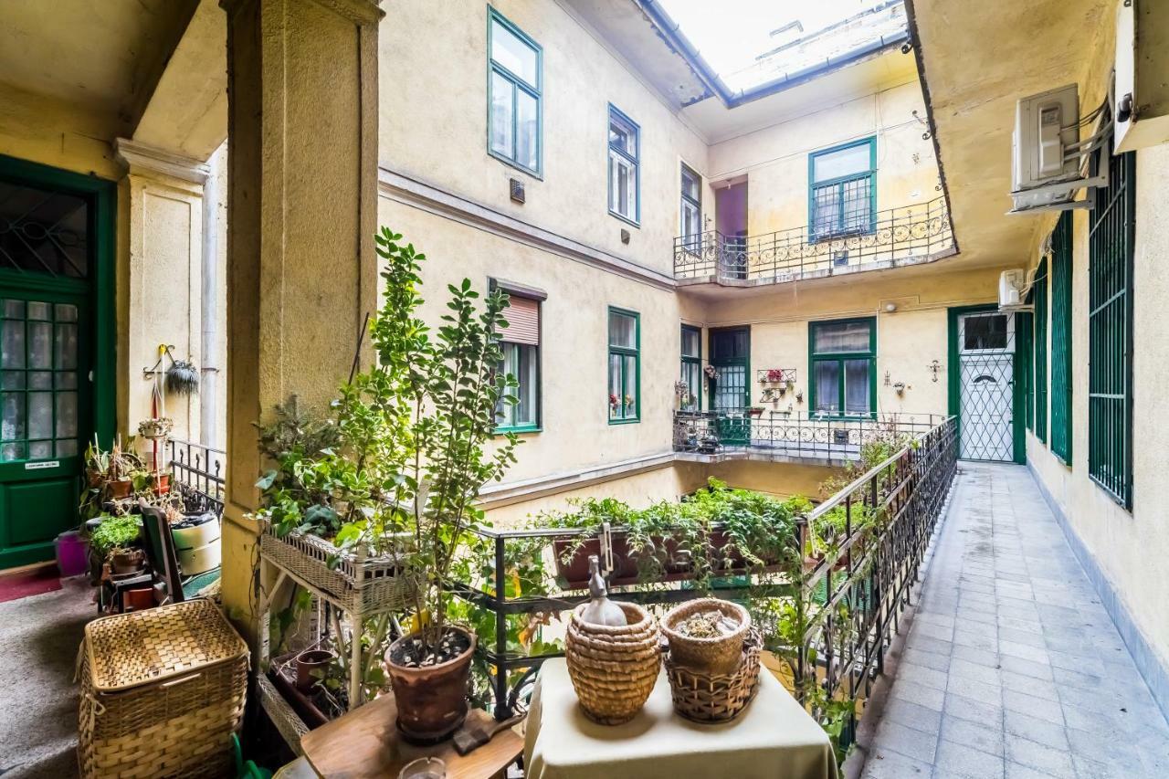 Bpr Colorlib Art Apartment Budapest Bagian luar foto