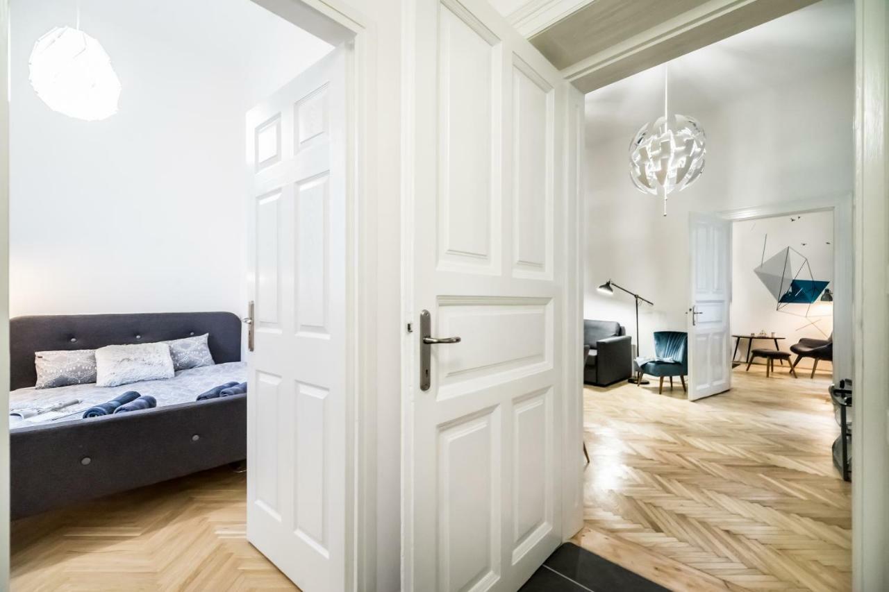 Bpr Colorlib Art Apartment Budapest Bagian luar foto