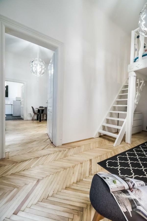 Bpr Colorlib Art Apartment Budapest Bagian luar foto